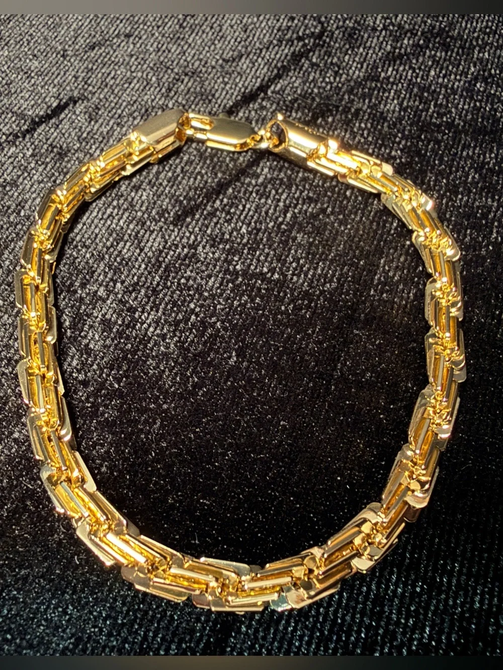 Milano Italy 14K stamped Gold filled 8in 5MM Bracelet. Brand new. Stand out!!